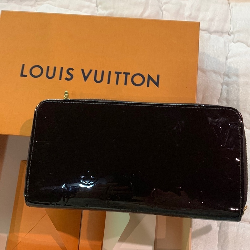 EUC Louis Vuitton Amarante Patent Leather Wallet